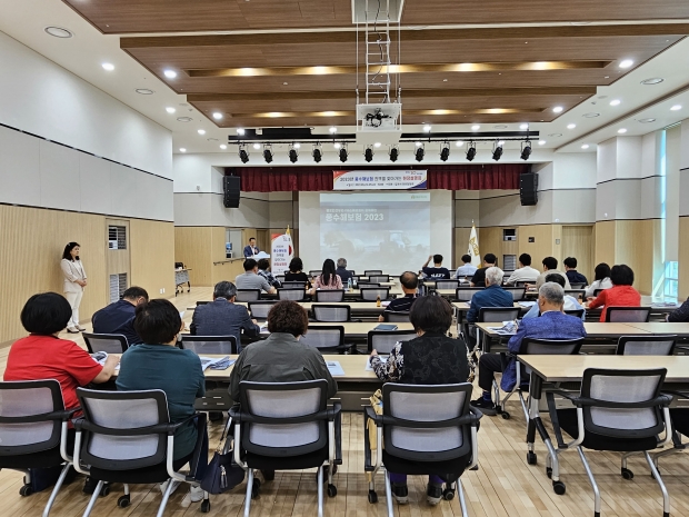 김포시는 지난 25일 2023년 김포한강신도시 공원 주요 정비 사업지를 대상으로 현장 행정을 실시했다. 이번 현장 행정 대상 공원은 은여울공원과 청송 제1어린이공원 등 5개소다