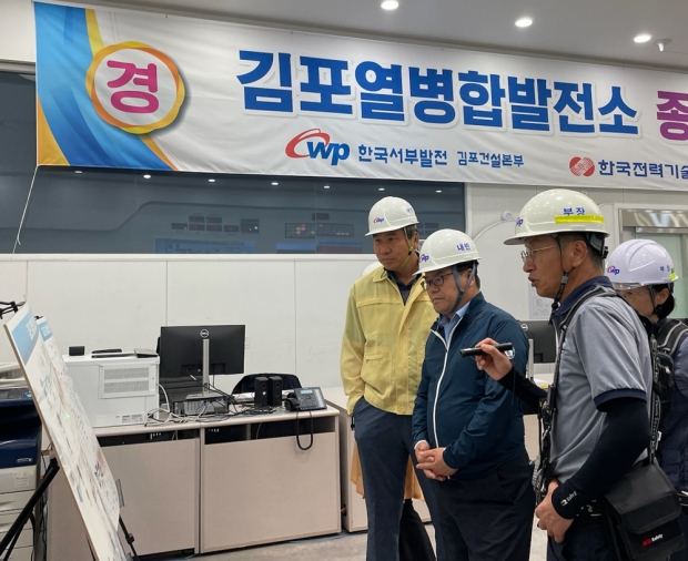 김포열병합발전소에서 현장행정 중인 신승호 환경녹지국장.