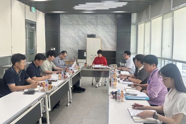 10일 경북테크노파크 메디컬융합소재실용화센터에서 푸드테크 지원센터 운영을 비롯한 부문별 대응 방안을 논의하는 회의가 개최됐다.