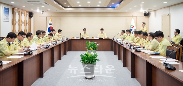 청양군이 7월 14일 오후 5시 30분 군청 상황실에서 긴급 재난 대응 회의를 열고 피해 상황을 점검하면서 향후 대응책을 논의했다.