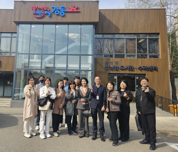 2일 포항시 지역자활센터 관계자가 서울시 강동구청 장난감 수리센터를 방문 견학하고 있다.