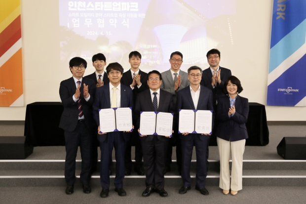 관계자 단체 기념 촬영