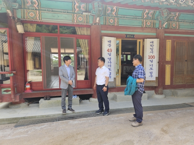 송호준 경주부시장이 1일 취임과 함게 첫 공식 일정으로 안전사고 예방을 위한 토함산 현장 점검에 나섰다.