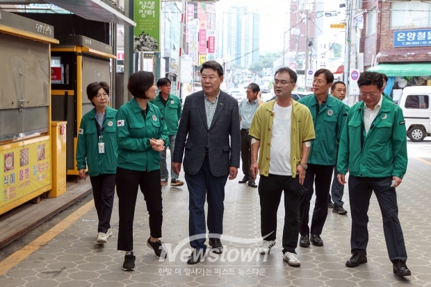 오영주 중소벤처기업부 장관, 수해 복구 현장 당진전통시장 방문