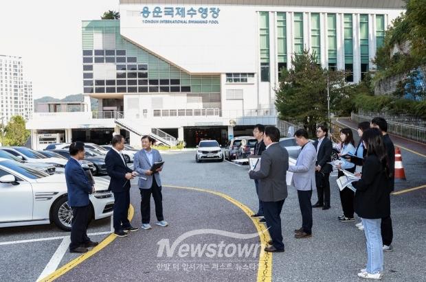 2027 충청권 하계세계대학경기대회 조직위원회가 지난 10월 11일 대전용운국제수영장과 대전컨벤션센터를 시작으로 총 33개의 경기시설에 대한 준비상황을 점검한다. 사진) 대전용운국제수영장 점검