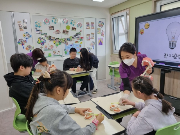특수학교 맞춤별 구강보건 교육 진행 모습