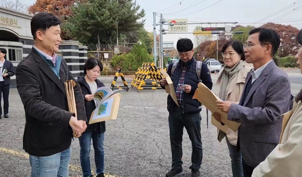 추진위 허득천 상임대표와 천연기념물 지정 심사단 이상석 단장