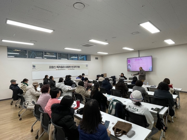 부천레지던시 해외 번역가 ‘피에르 비지우’ 강연 모습
