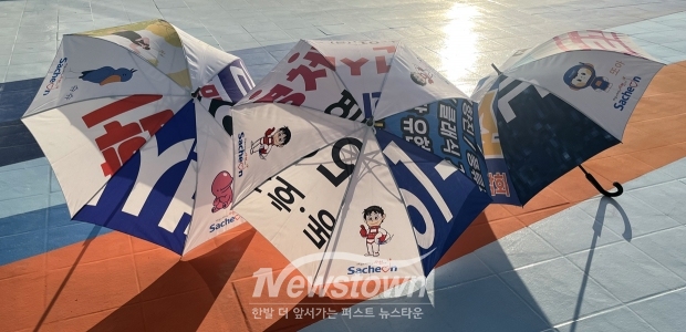 폐현수막 재활용 ‘공유 우산’