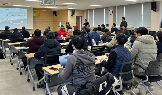 경주시가 ‘해양레저관광 거점조성사업’에 대한 주민설명회를 열고 지역 주민들과 소통의 시간을 갖고 있다