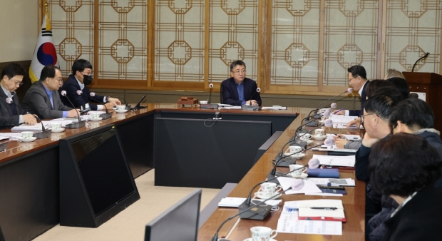 포항시는 10일 장상길 부시장 주재로 2026년도 국가투자예산 확보를 위한 자치행정국 추진 상황 보고 회의를 가졌다