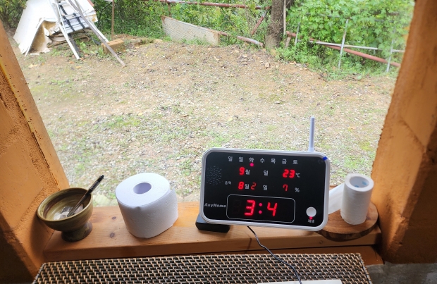 경주시가 재난지역 주민들의 신속한 정보 전달과 대응강화를 위해 보급하고 있는 마을방송 가정용 수신기