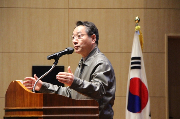 유정복 인천시장이 축사를 하고 있다.