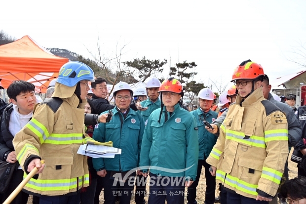 김태흠 충남도지사가 2월 25일 경기도 안성시 서운면 산평리와 천안시 서북구 입장면 도림리 세종-안성 고속도로 청룡천교 붕괴 사고 현장을 찾았다.
