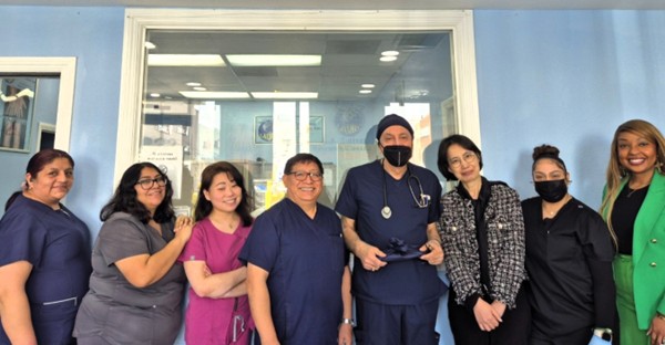 누겔 임상 2b상 파트2 관련 협의 미팅(자료제공=샤페론)설명: L.A. Universal Research Center에서 전수진 샤페론 상무(오른쪽에서 세 번째)와 Dr. Bruce Torkan(오른쪽에서 네 번째)이 임상 연구팀과 함께 기념 촬영을 하고 있다.
