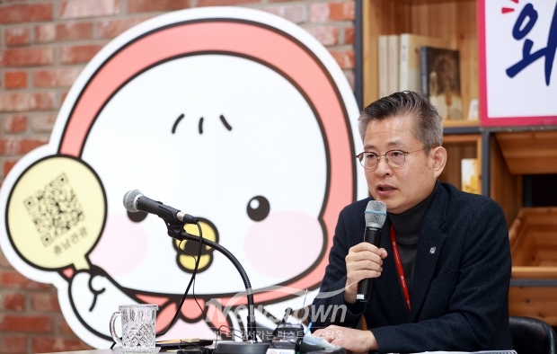 김범수 문화체육관광 국장이 3월 10일 충남도청 프레스센터에서 기자회견을 갖고 ‘2025∼2026 충남 방문의 해’를 맞아 관광 인프라를 대거 확충한다고 밝혔다.