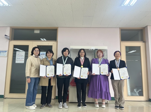 한복 및 의상디자인 수상자 단체 사진