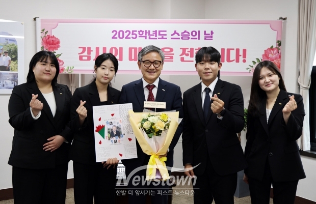 총학생회 카네이션 전달식(송병국 총장)