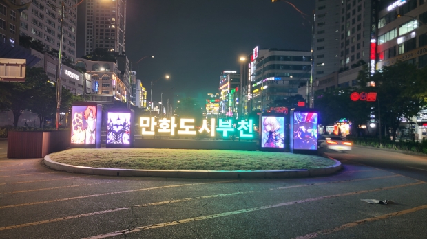 부천 중동 나들목(IC)에 설치한 만화 이미지 송출 디스플레이 조형물