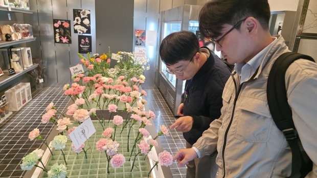 화훼류 원산지 표시 업체 단속 장면