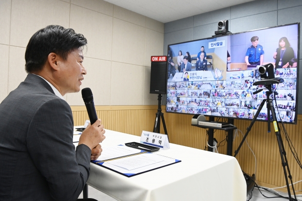 조용익 부천시장이 화상플랫폼을 통해 인사말을 전하고 있다