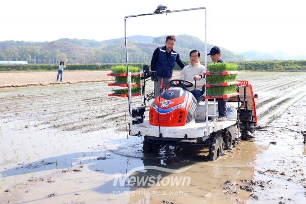 신품종 쌀 중원진미 첫 모내기 시행