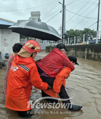 집중호우 인명구조 활동