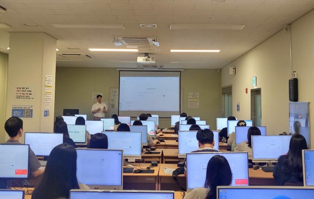 부천시는 지난 14~15일 전산 교육장에서 ‘온마음 AI복지콜’ 사용자 대상 교육을 4회에 걸쳐 진행했다.