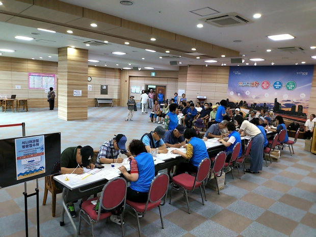 올해 상반기 평생교육관에서 시니어 정규과정 방문 접수를 받고 있다
