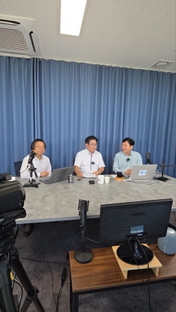 ▲ 左부터 매일뉴스 조종현 발행인, 中 박종진 위원장, 右 tv인천뉴스 성기철 앵커
