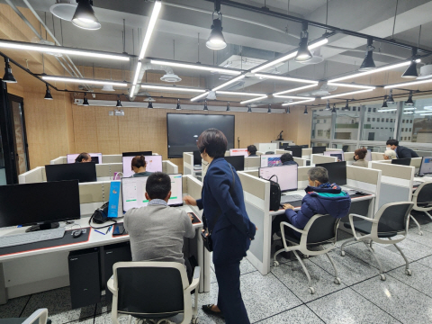 지난해 운영한 생성형 AI 활용 농산물 마케팅 교육 진행 모습