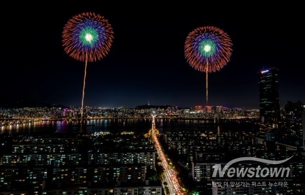 2024년 한화와 함께하는 서울세계불꽃축제에서 선보인 ㈜한화의 불꽃