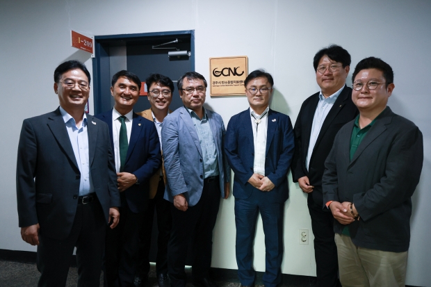 경주시 탄소중립지원센터는 2일 동국대학교 WISE캠퍼스에서 현판식을 열고 환경교육센터, 지속가능발전협의회와 업무협약을 체결했다