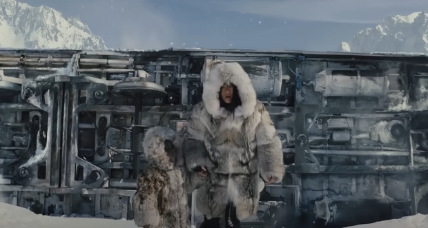 기후변화의 파국을 향해 달려가는 열차를 소재로 한 영화 ‘설국열차’의 한 장면/영화 화면 캡처