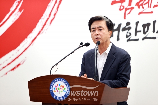 김태흠 충남도지사가 정부의 농어촌 기본소득 시범 사업에 대한 원칙적인 반대 입장을 표했다. 김 지사는 1일 충남도청 프레스센터에서 기자회견을 열고, 농어촌 기본소득 시범 사업에 대한 도의 입장을 밝혔다.