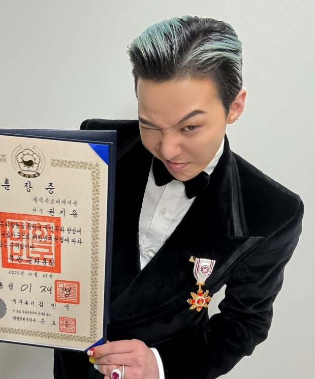 G-Dragon SNS