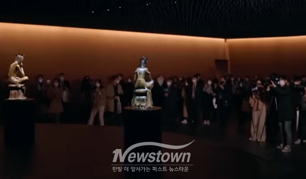 지난 17일, 작년 대비 70% 관람객이 급증하면서 누적 관람객 500만 명을 돌파한 국립중앙박물관. 사진은 반가사유상이 전시된 국립중앙박물관 사유의 방/KBS 다큐 화면 캡처