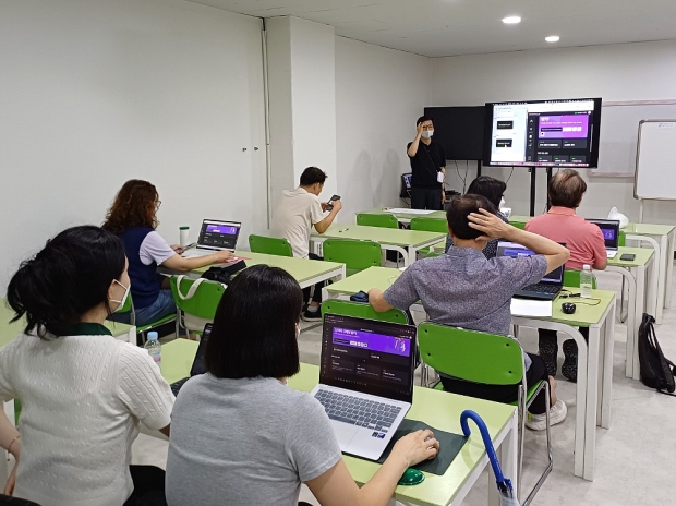 퇴근학습길 ‘AI 활용 공익영상 제작’ 수업 사진 / 부천시청