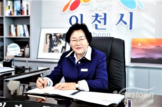 김경희 이천시장은 청년 주거·교통·문화 패키지와 인력 정착 인센티브를 확대해 기업과 시민이 함께 체감하는 성장을 완성할 계획이다.<br>