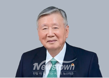 부영그룹 이중근 회장 (현 대한노인회 회장)