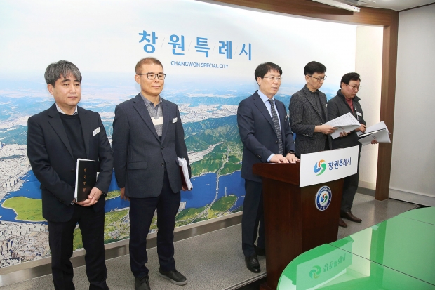 창원특례시가 정례브링핑을 통해 공공건축물의 디자인 경쟁력 강화를 위해 ‘늘푸른전당 시설개선사업’과 ‘(가칭)진동리 보훈문화관 건립사업’ 등 2건의 설계공모를 추진한다/창원특례시
