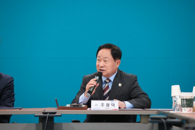 주광덕 시장이 한국의료기기산업협회와의 업무협약식에서 발언하고 있다. / 남양주시청