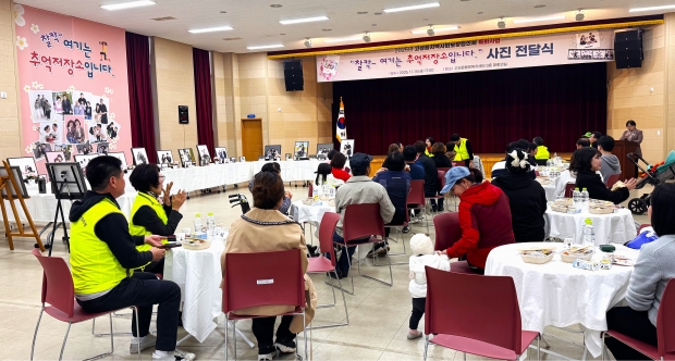 경남고성군, 고성읍지역사회보장협의체는 지난 14일 ‘2025년 경상남도 공모 특화사업’으로 ‘찰칵~여기는 추억저장소입니다’ 가족사진 촬영 지원 프로그램을 운영했다/고성군