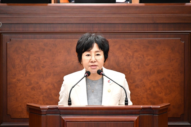 21일 열린 제275회 김해시의회 제1차 본회의 5분 자유발언에서 이미애 김해시의원이  ‘안전한 배송환경 조성, 김해시가 앞장서야 합니다’를 주제로 발언을 하고있다./사진 김해시의원
