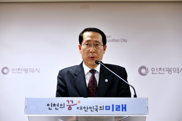 김영신 국제협력국장이 20일 시청 브리핑룸에서 국제협력국 소관 현안과 관련해 기자브리핑을 하고 있다.