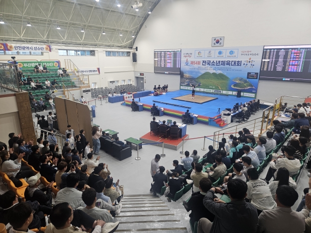경남 고성군이 2025년 한 해 동안 총 80개의 전국·도 단위 체육대회 가운데 무려 23개를 ‘비예산대회’로 유치, 고성군 스포츠 도시 면모 입증했다/고성군