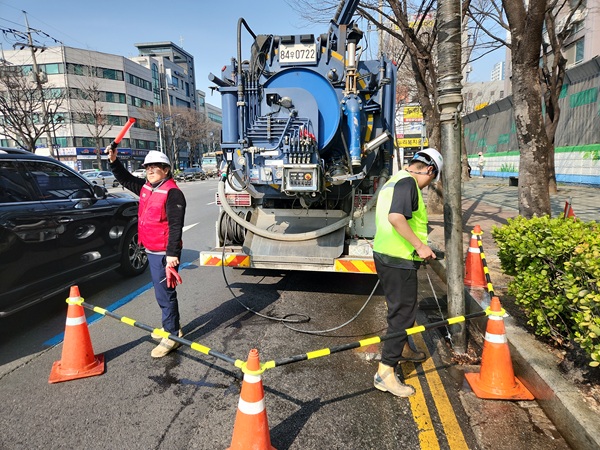 빗물받이 준설 작업 사진 / 남동구청