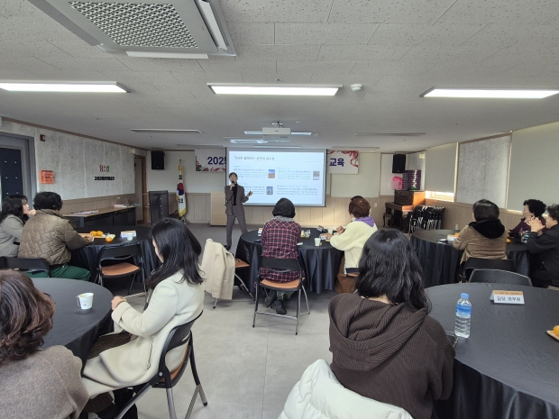 고성군이 12일 고성군여성친화공간 ‘담소랑’에서 2025년 아동·여성안전울타리지킴이사업 역량강화교육을 실시했다/고성군