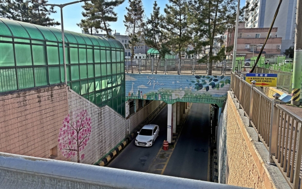 황성 제2지하차도 내부 모습. 경주시는 동천~황성 도시숲 조성사업과 연계해 지하차도 유지 여부와 도로 평면화 전환을 놓고 주민설문조사를 진행하고 있다.