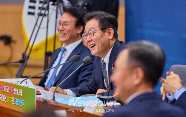 이재명 대통령이 19일 법무부와 성평등가족부 업무보고를 받고 있다. /대통령실